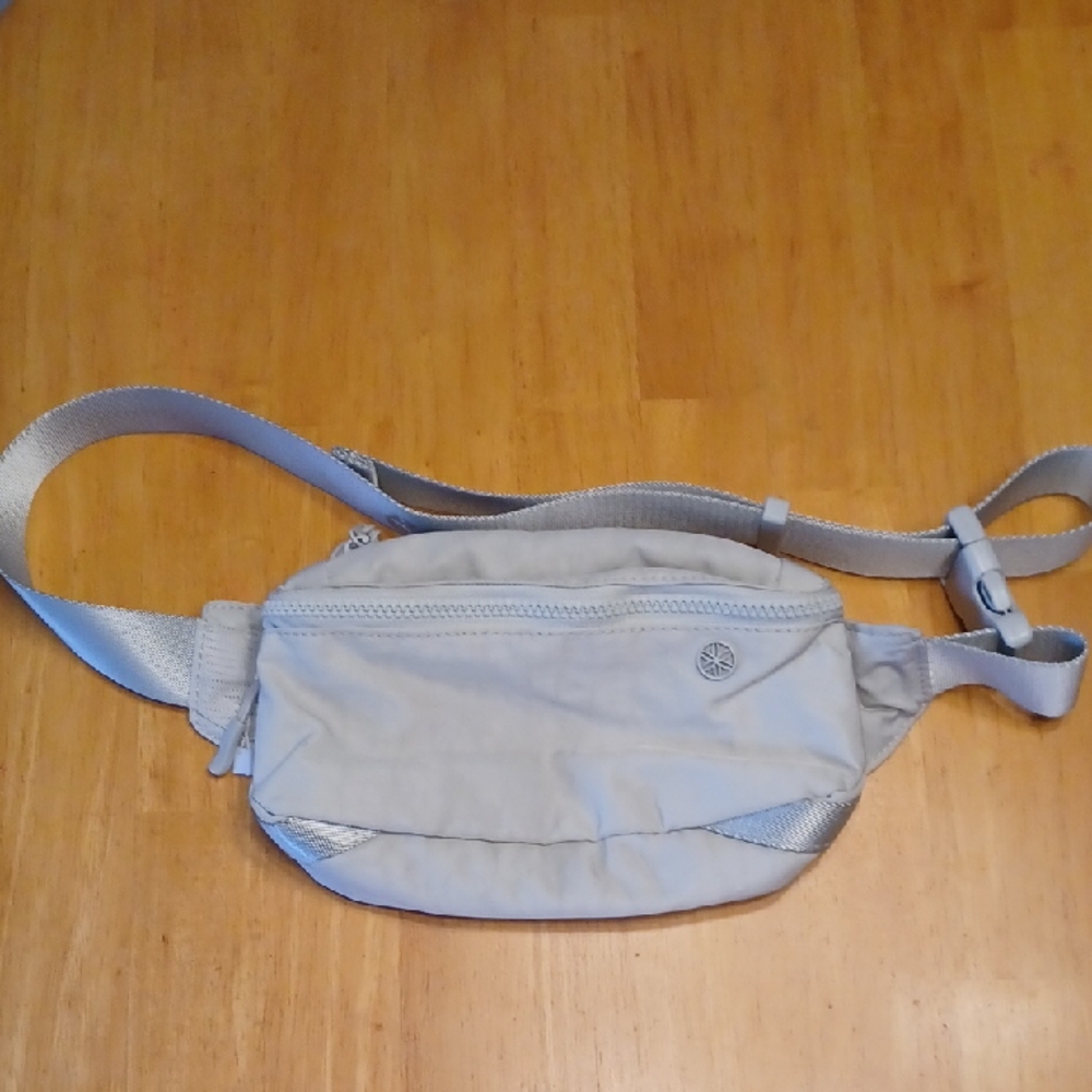 GAIAM Light Gray Waist Pack